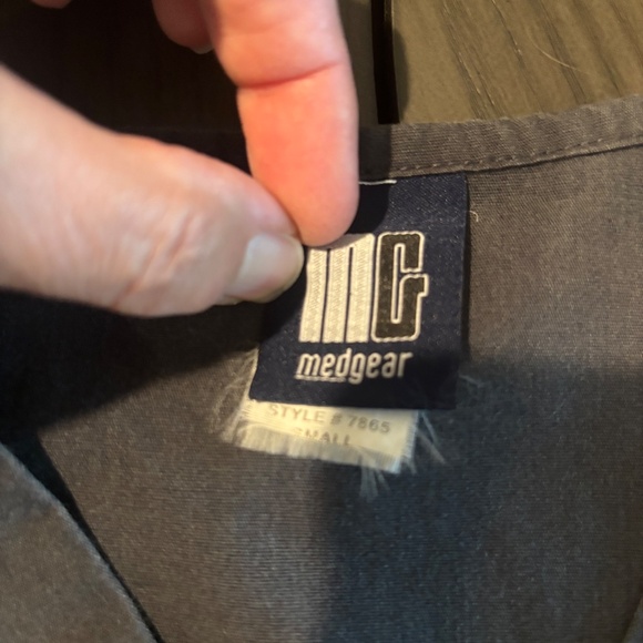 MedGear Scrub Top: Grey - Picture 5 of 5